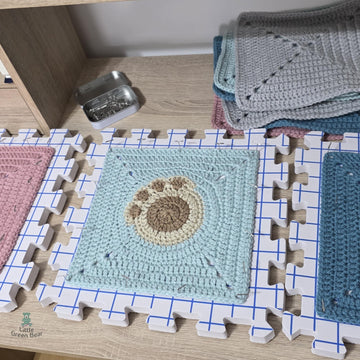 Puppy Pawprint Blanket - UK Terminology