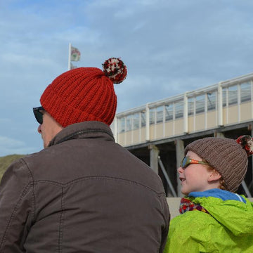 Pom-pommy hat