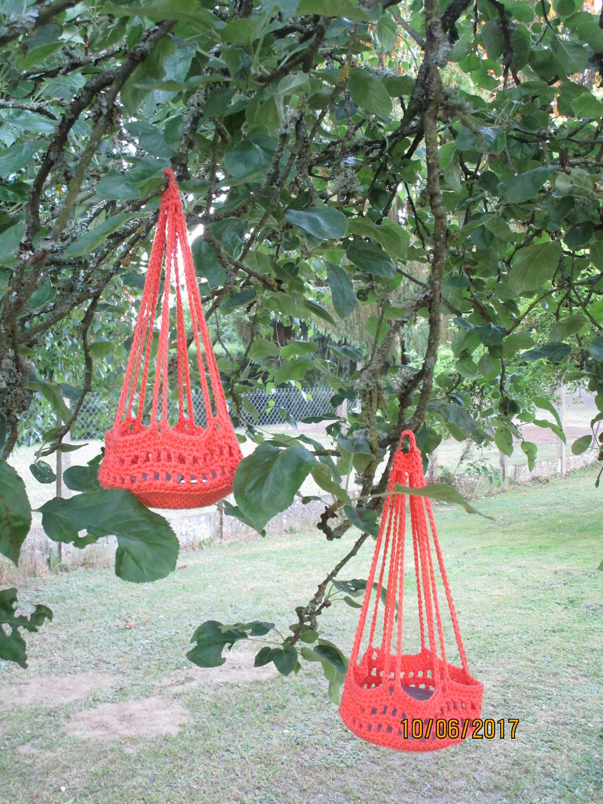 Hanging basket