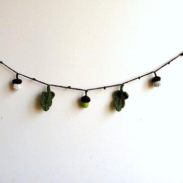 Acorn  and leaf lariat garland decoration