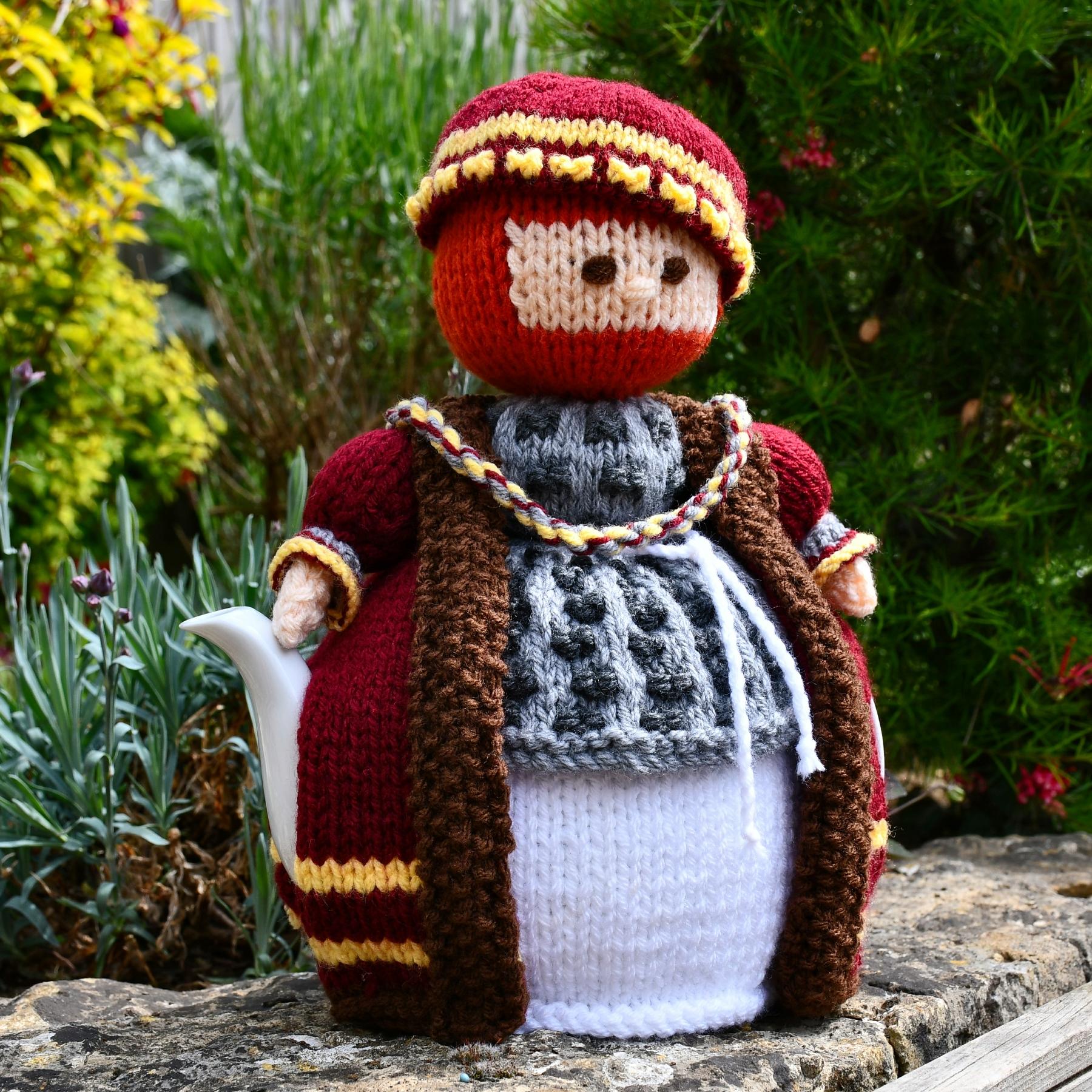 King Henry VIII 4 Cup Teapot Cosy Knitting Pattern - Novelty Teapot Cosy Knitting Pattern