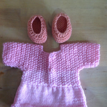 Dolls pyjamas, slippers and teddy