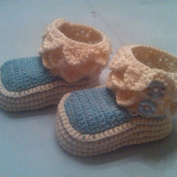 Crocodile Stitch Baby Booties