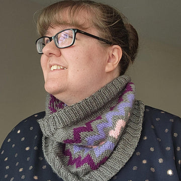 Contrast Chevron Cowl