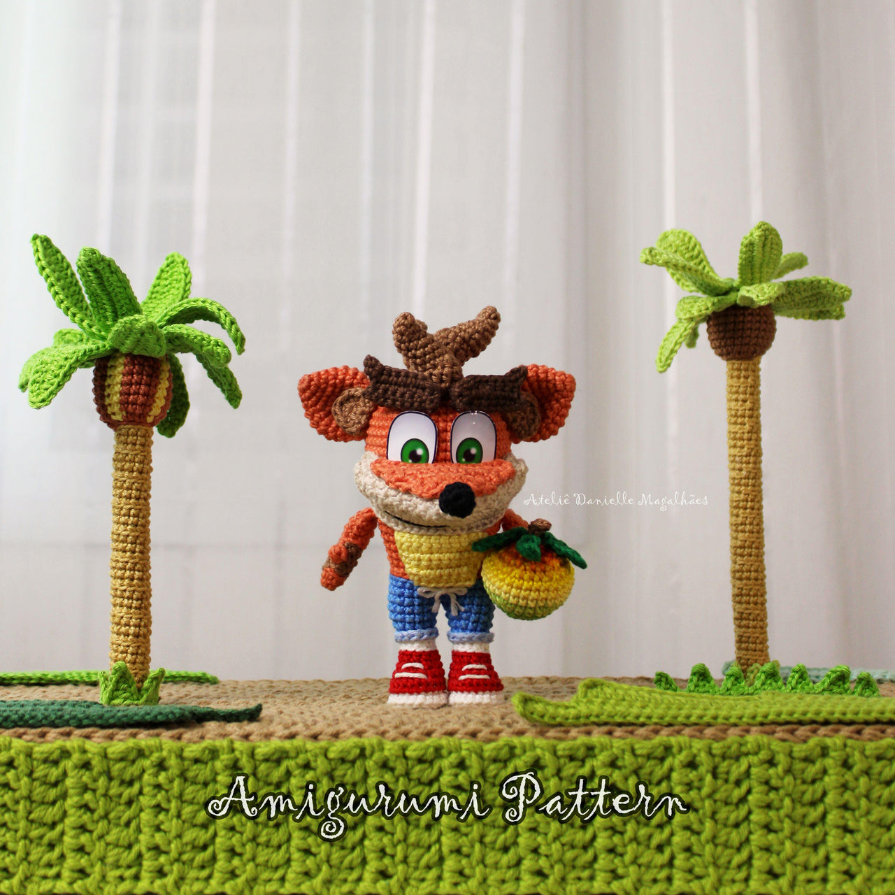 Crash Bandicoot– Digital Amigurumi Pattern for Character & Fruit Bonus - English (US crochet terms)