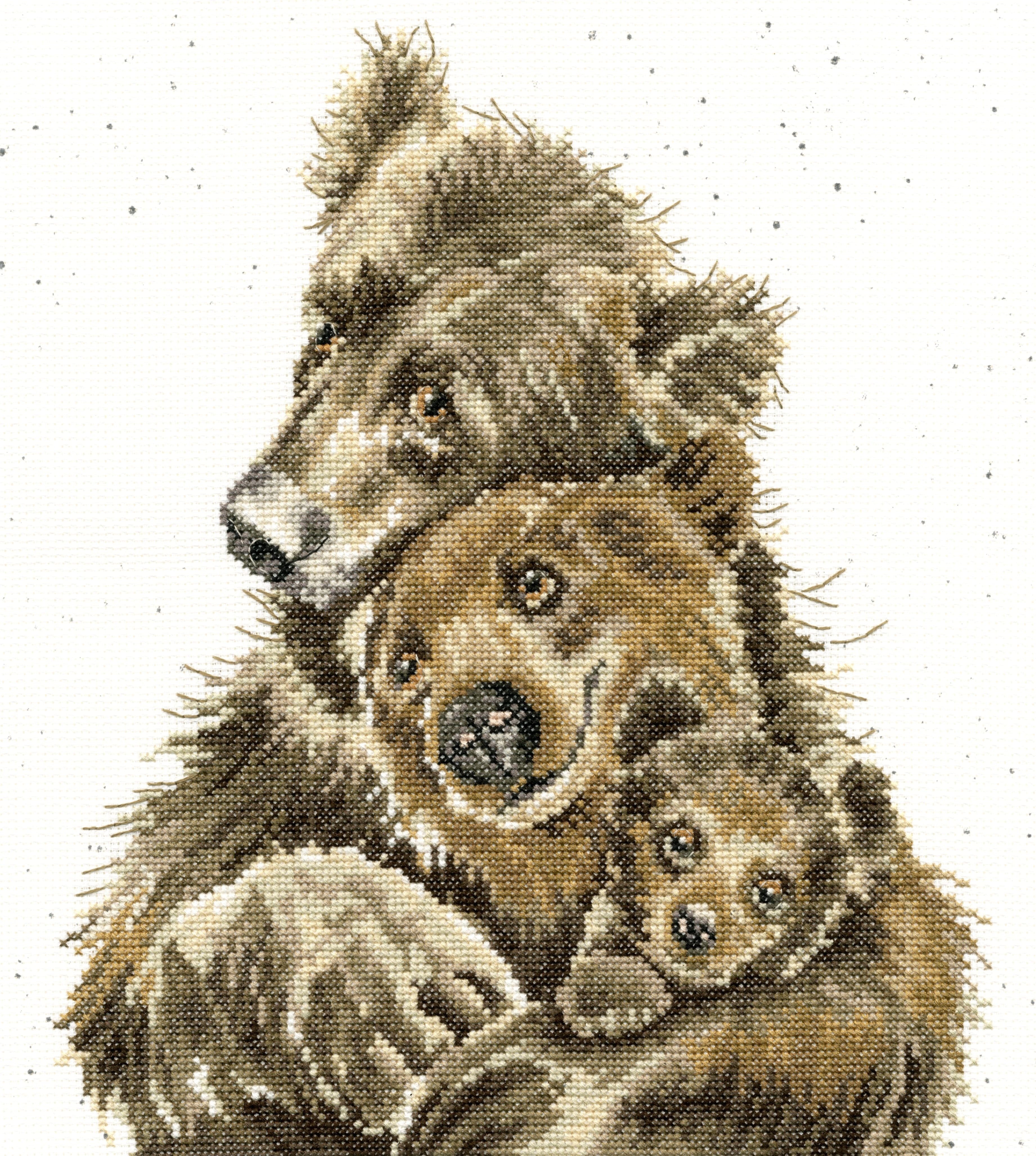 Bothy Threads Bear Hugs by Hannah Dale Cross Stitch Kit - 26 x 29cm