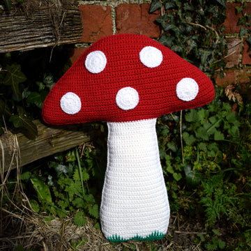 Tubby Toadstool (crochet pattern)