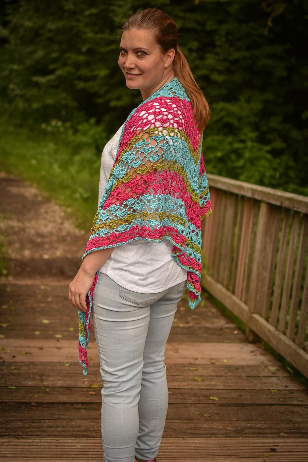 Triangular shawl "Bahamas"