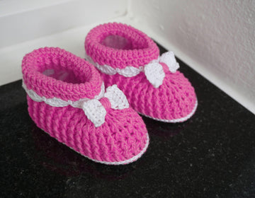 Crochet Pattern Baby Booties with Bow