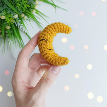 Crochet moon pattern, amigurumi crescent moon