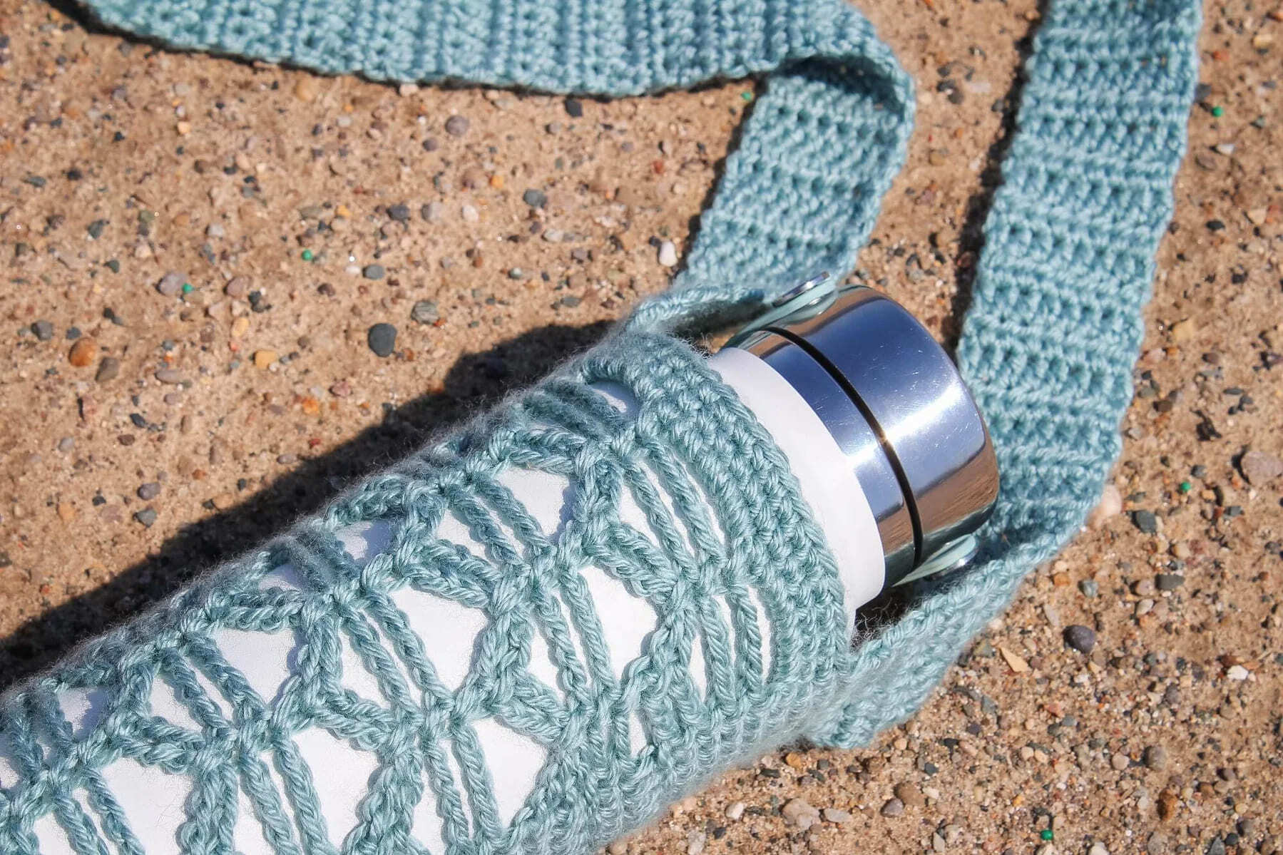 Bergen Bottle Cozy in Lion Brand Heartland - M23057 HL - Downloadable PDF
