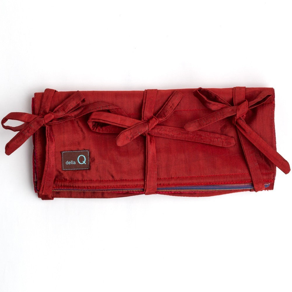della Q Hanging Circular Needle Case