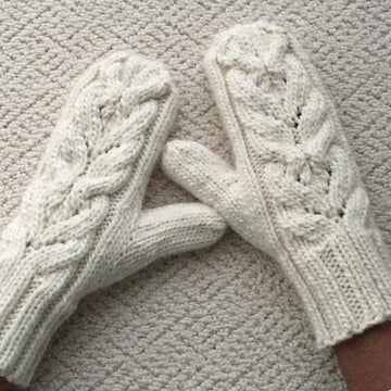 Heartflower Cabled Mittens