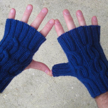 Easy Reversible Cabled Worsted Mitts
