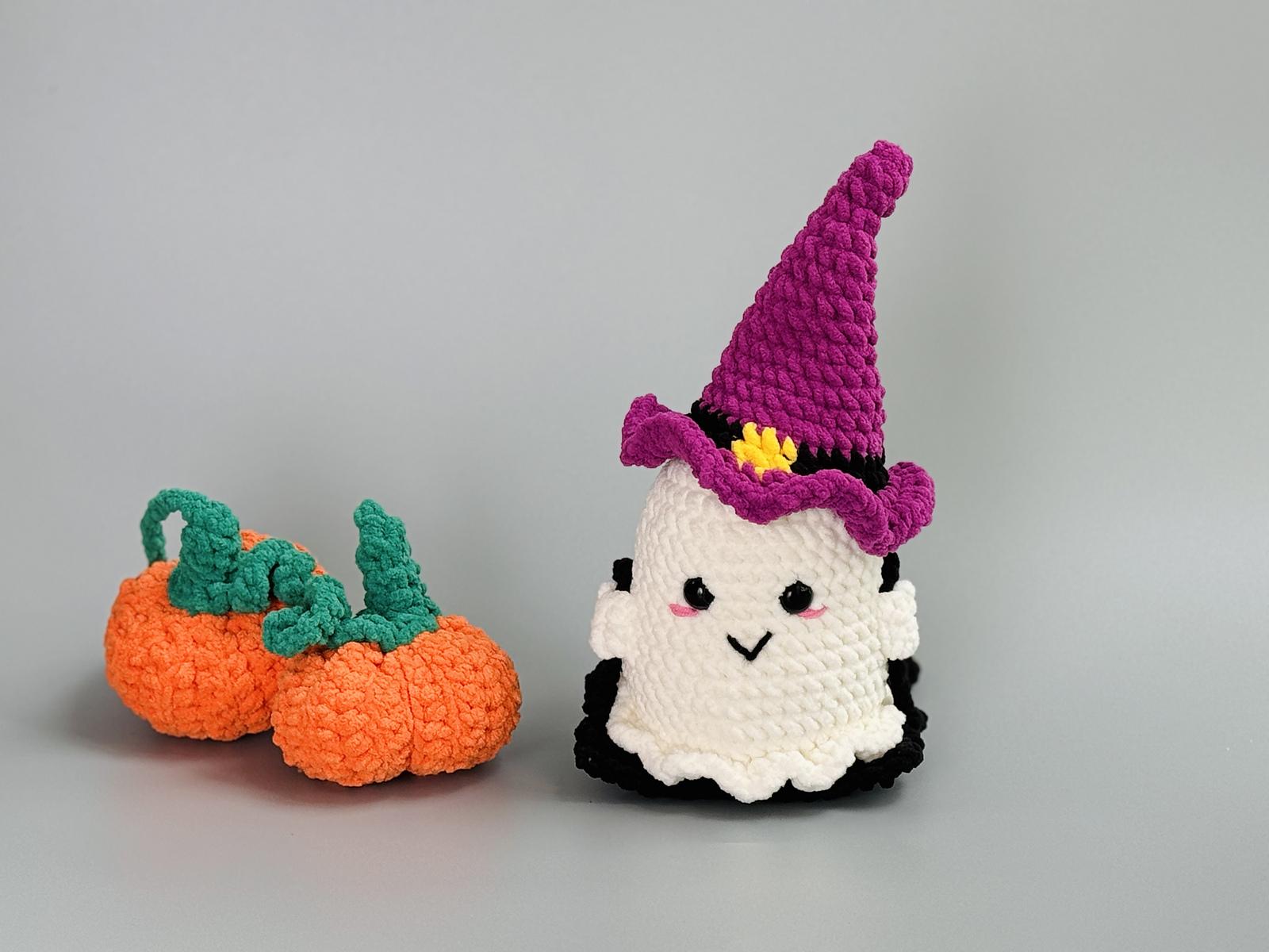 Ghost Witch Hats Sit on Swing Pumpkins crochet