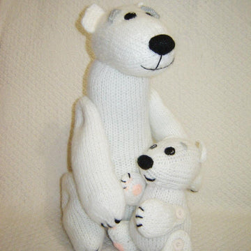 Toy knitting patterns - Knitted Polar bears, mother with cub, family toys