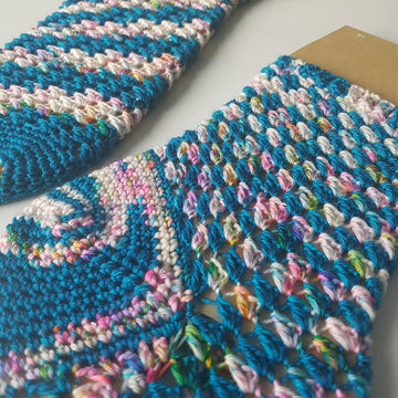 Crashing waves socks