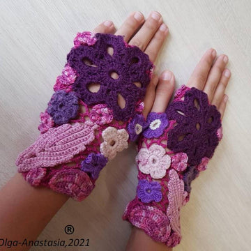 Bright fingerless gloves for girls