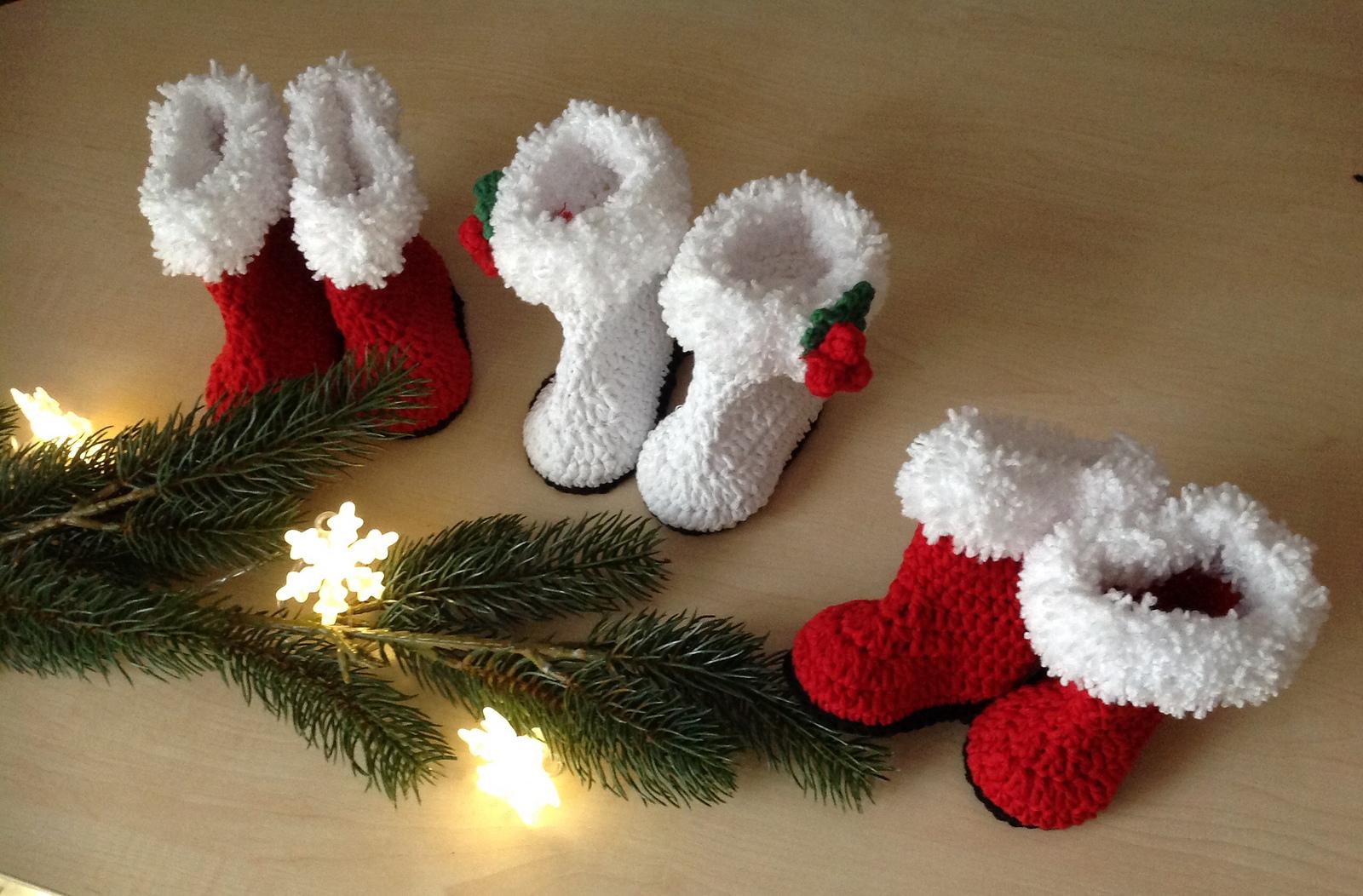 Santa Baby Bootie & Hat Set N 333