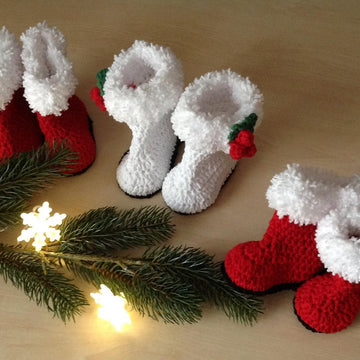 Santa Baby Bootie & Hat Set N 333