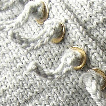 Simple Knots in a Row