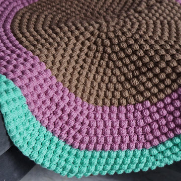 Bobble stitch round blanket