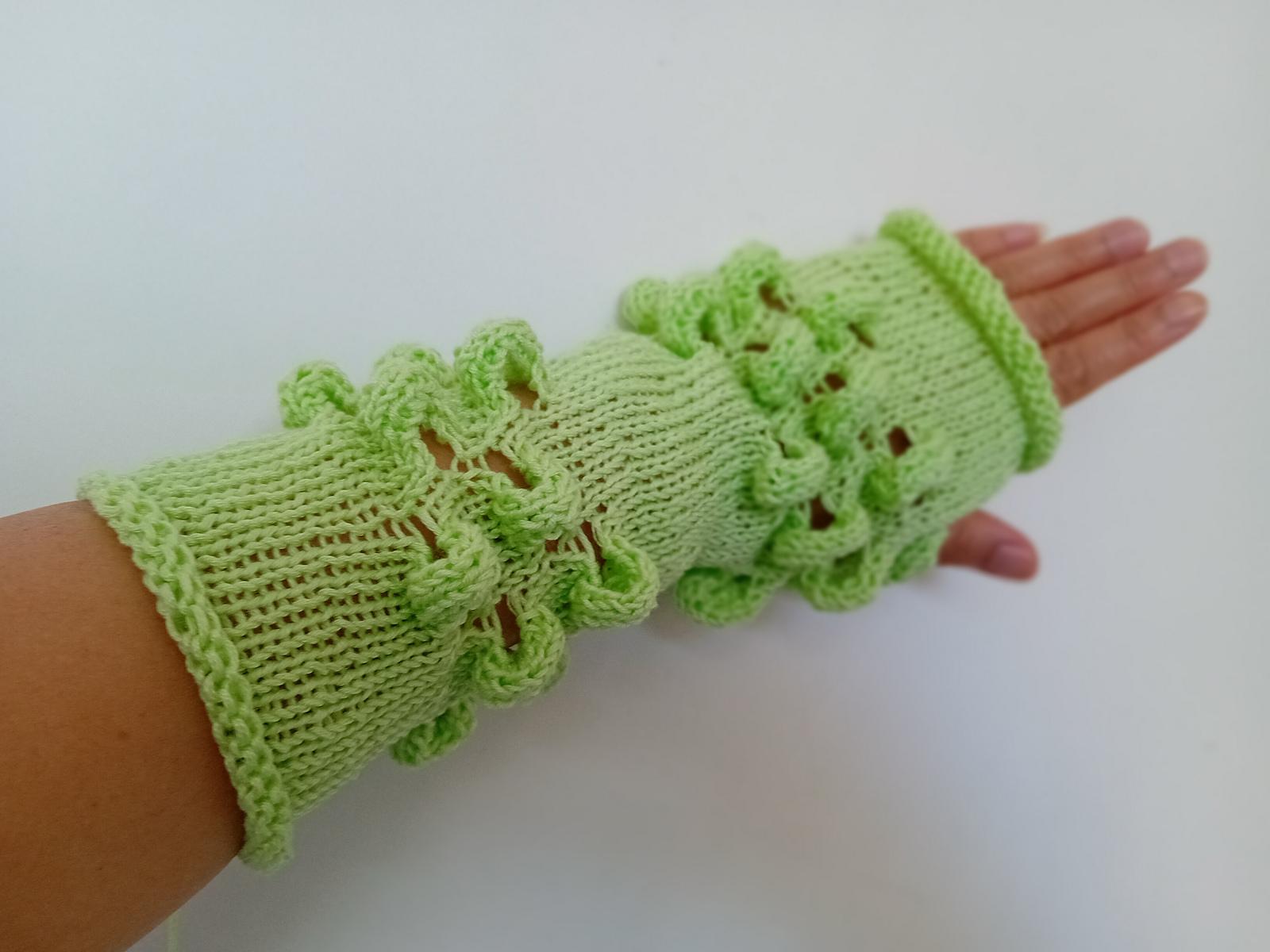 Fingerless Staggered loops