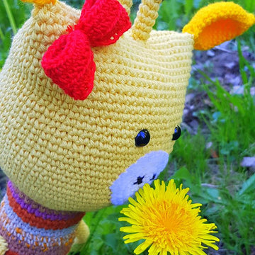 Scrap yarn giraffe