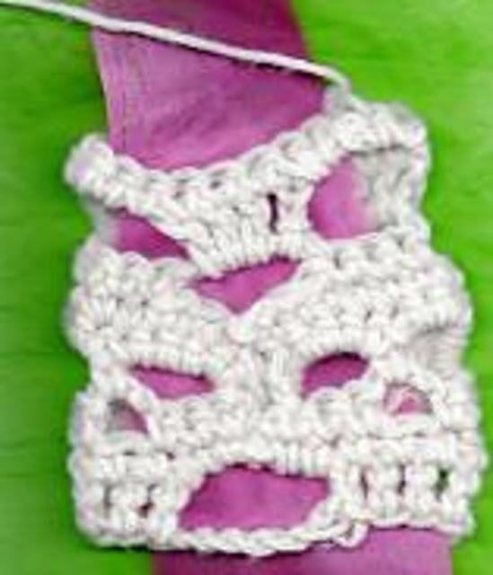 Creepy Skull Gauntlet Fingerless Gloves  Worsted Weight