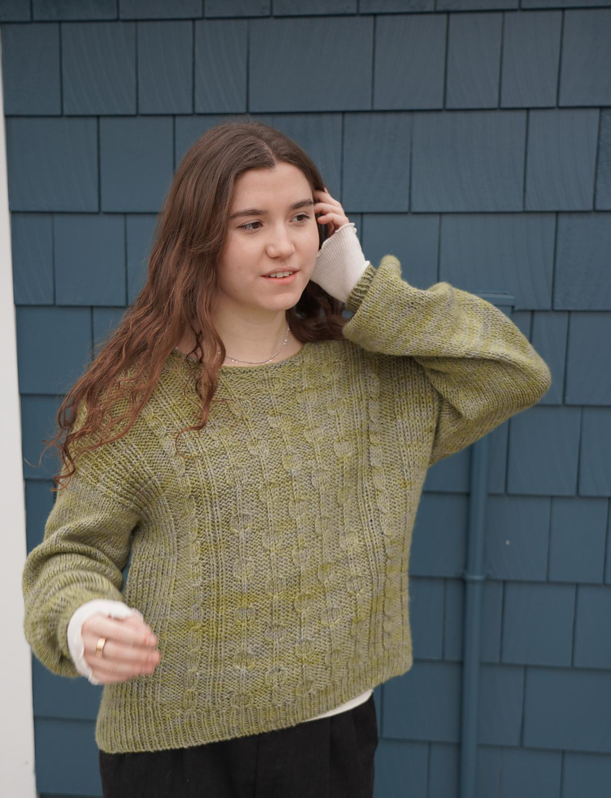 Circle Line Pullover