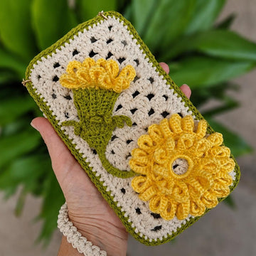 Small Crossbody Bag with Dandelion Appliqué T38