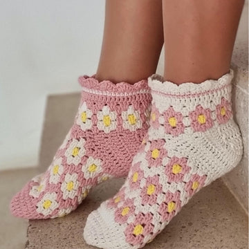 Floral crochet socks for adults and kids crochet pattern S10