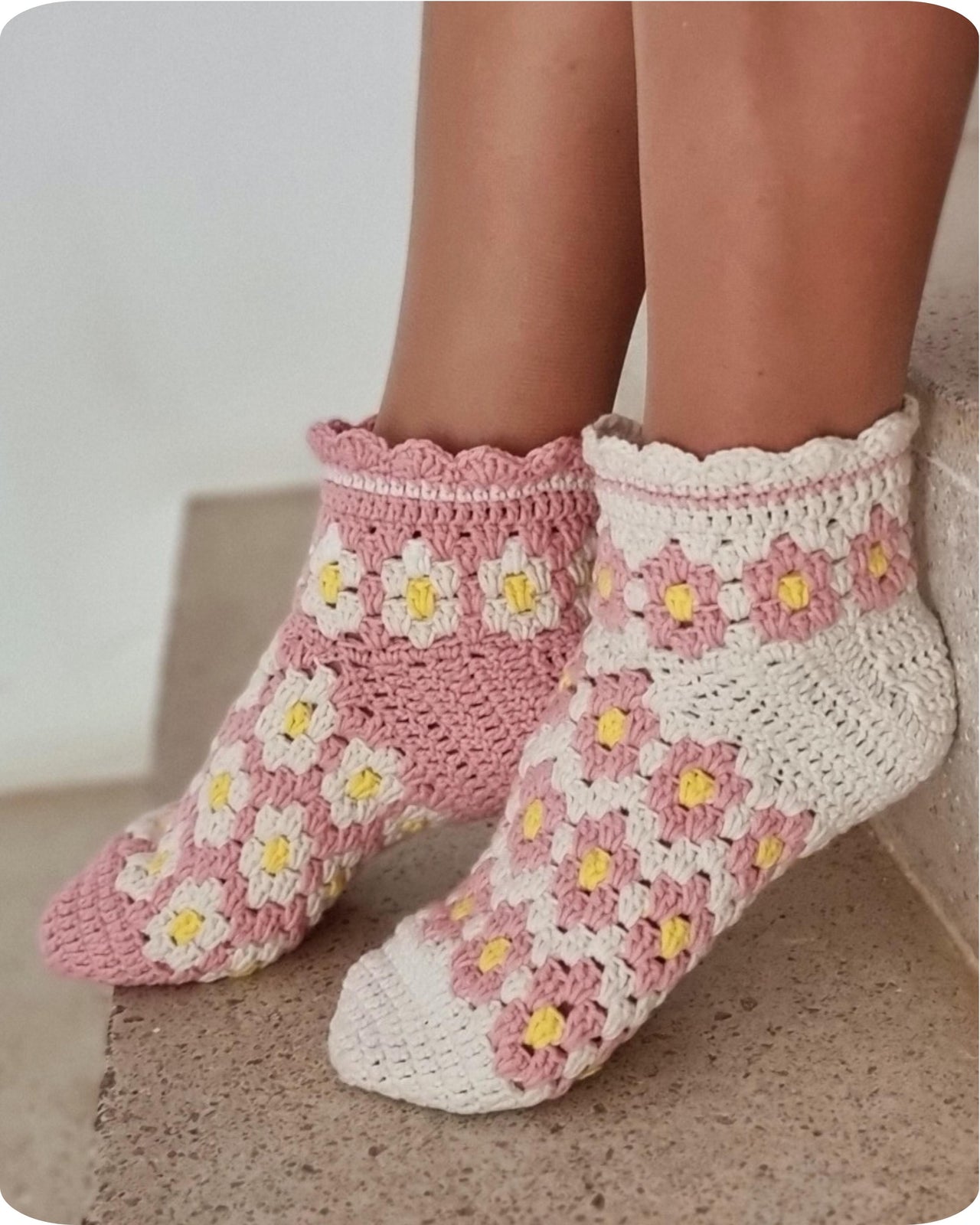 Floral crochet socks for adults and kids crochet pattern S10