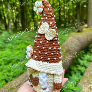 Gnome with cotton (girl)