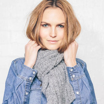 Unisex textured scarf