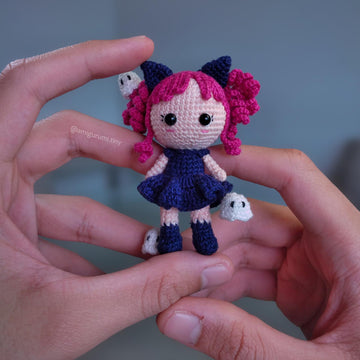 Tiny witch amigurumi