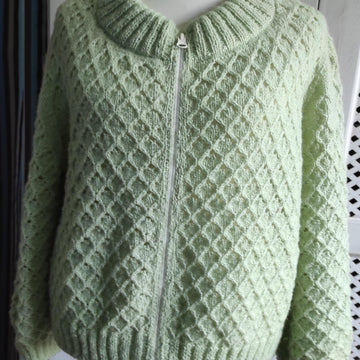 Instructions for knitting a zippered jacket with a patterned pattern Size XXL