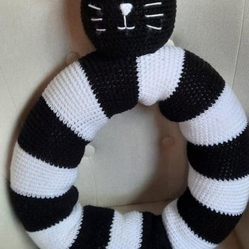 Midnight the Cat Halloween Wreath Crochet Pattern