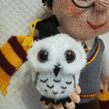 Toy knitting patterns, knit a wizard doll based on HP, bonus owl knittin pattern