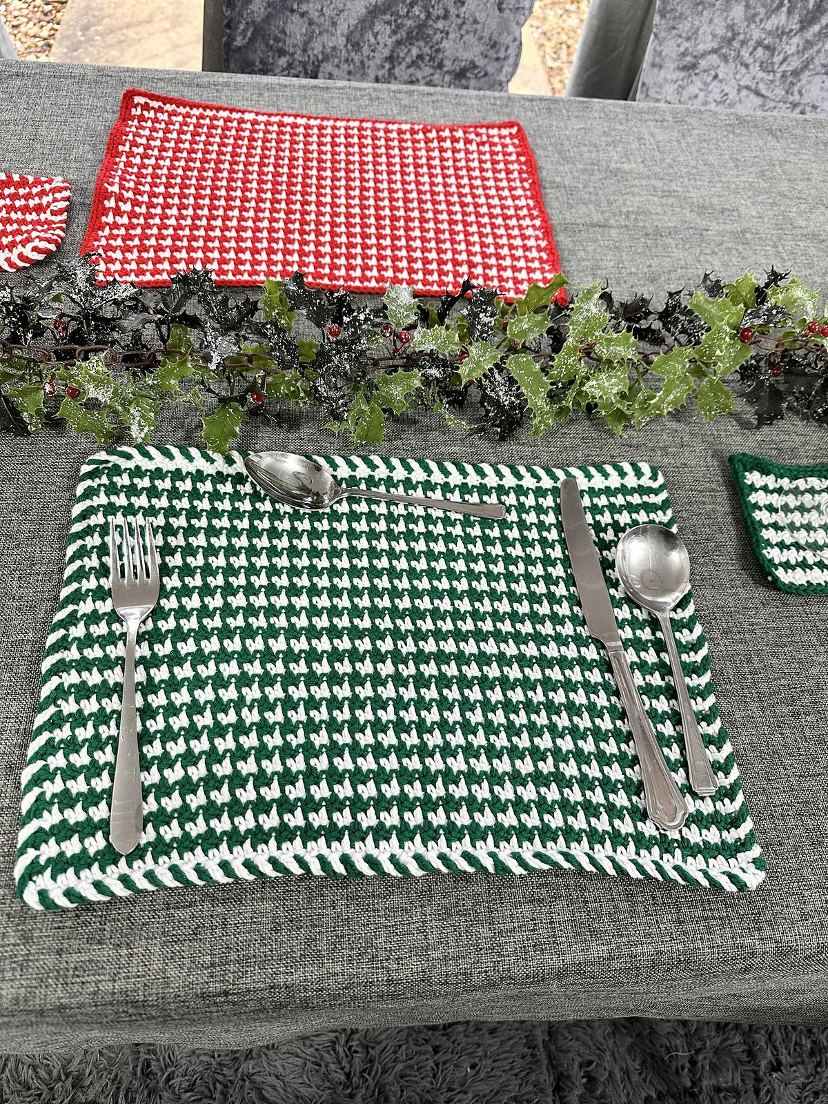 Holly & Berries Placemat & Coaster Set