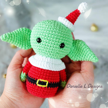 Baby Alien Christmas amigurumi