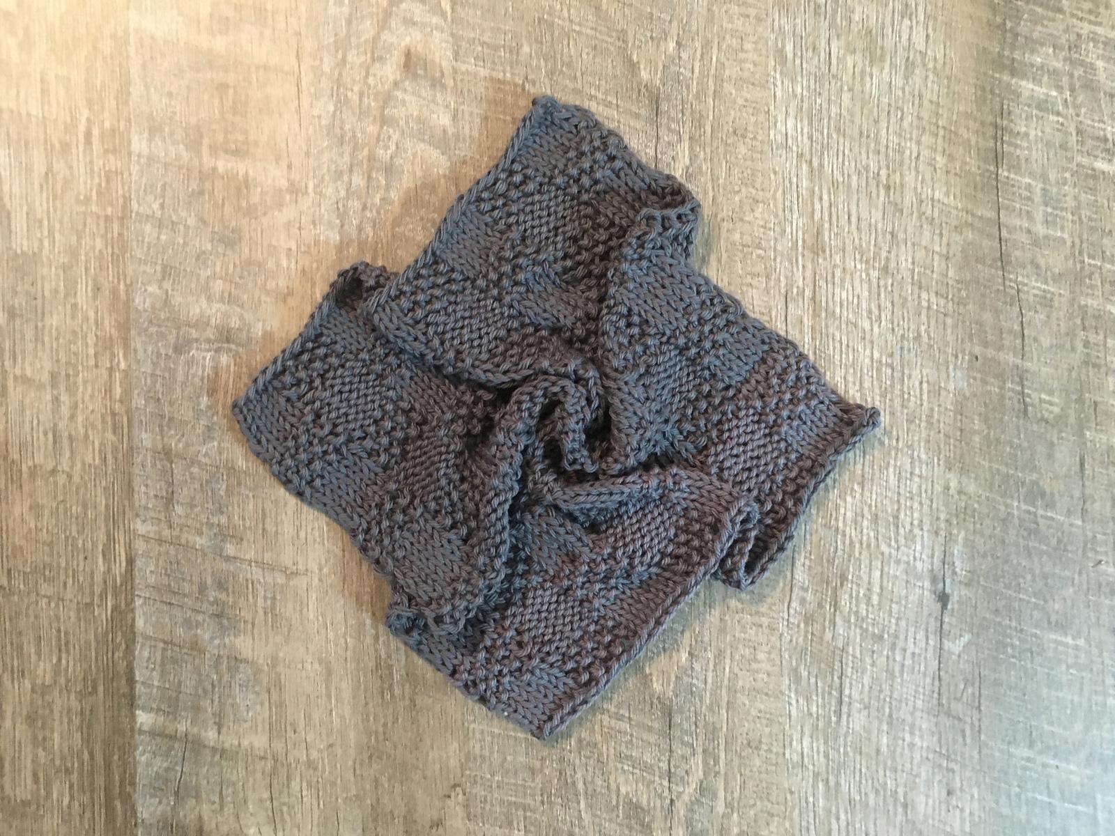 Knitted Square Seeded Check