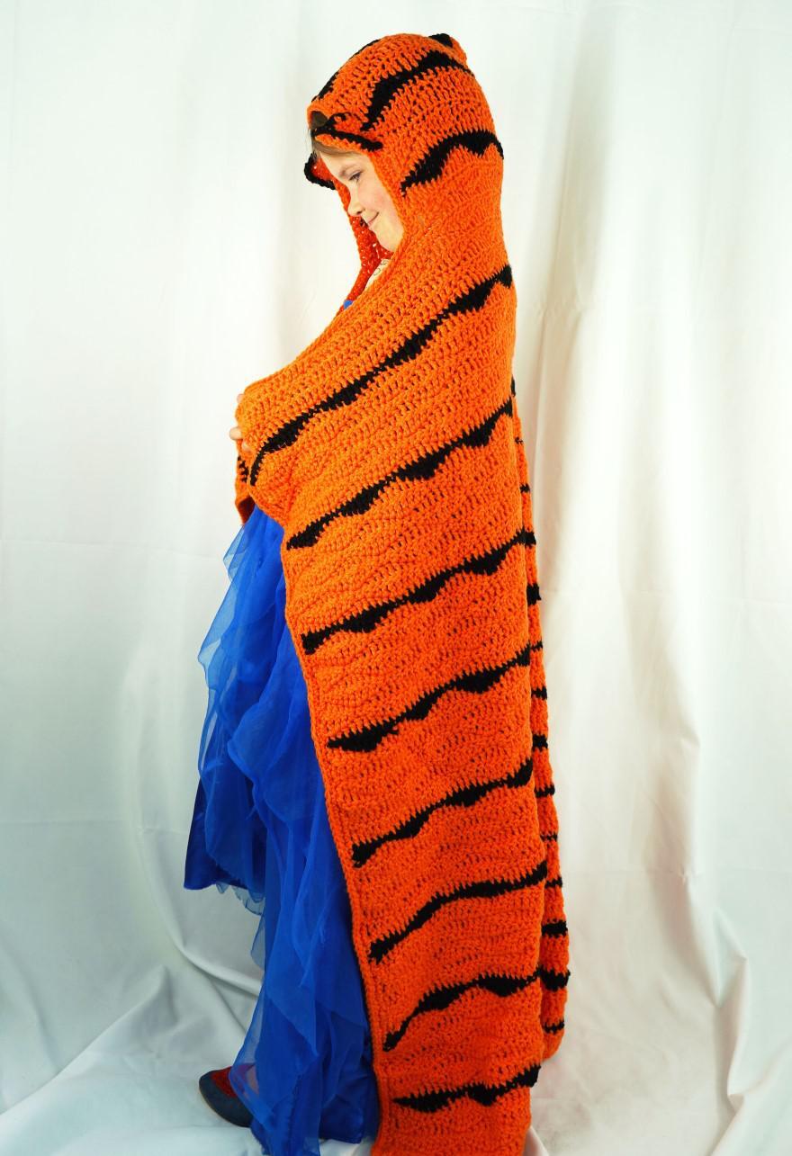 Anthem Tiger Hooded Blanket in Cascade Yarns Anthem - W735 - Downloadable PDF