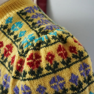 Happy Flowers Pullover