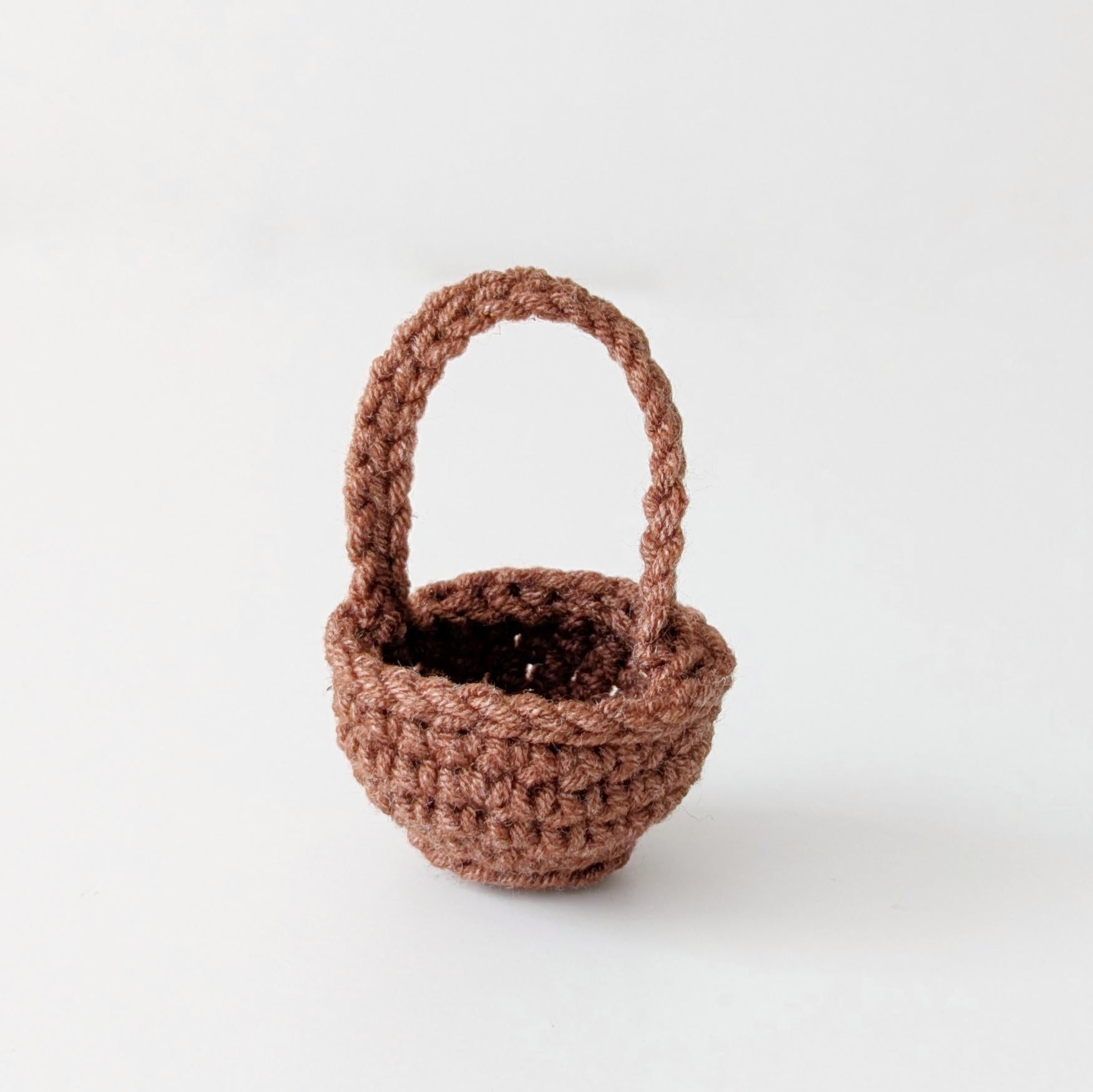 Crochet Mini Basket with Roses Pattern, Easy Bouquet Kechain