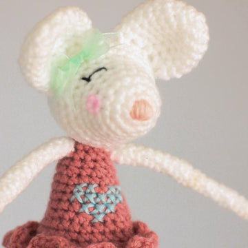 Ballerina mouse tie back