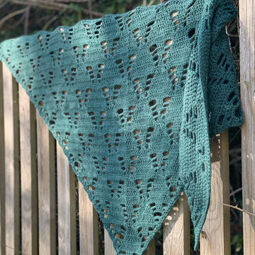 Under the tree shawl