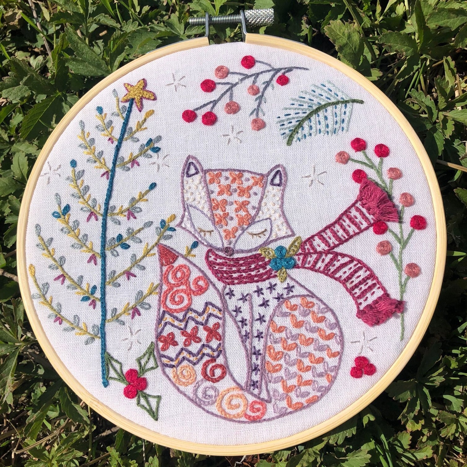 Un Chat Dans L'Aiguilles Madame Fox Printed Embroidery Kit - 21x21cm