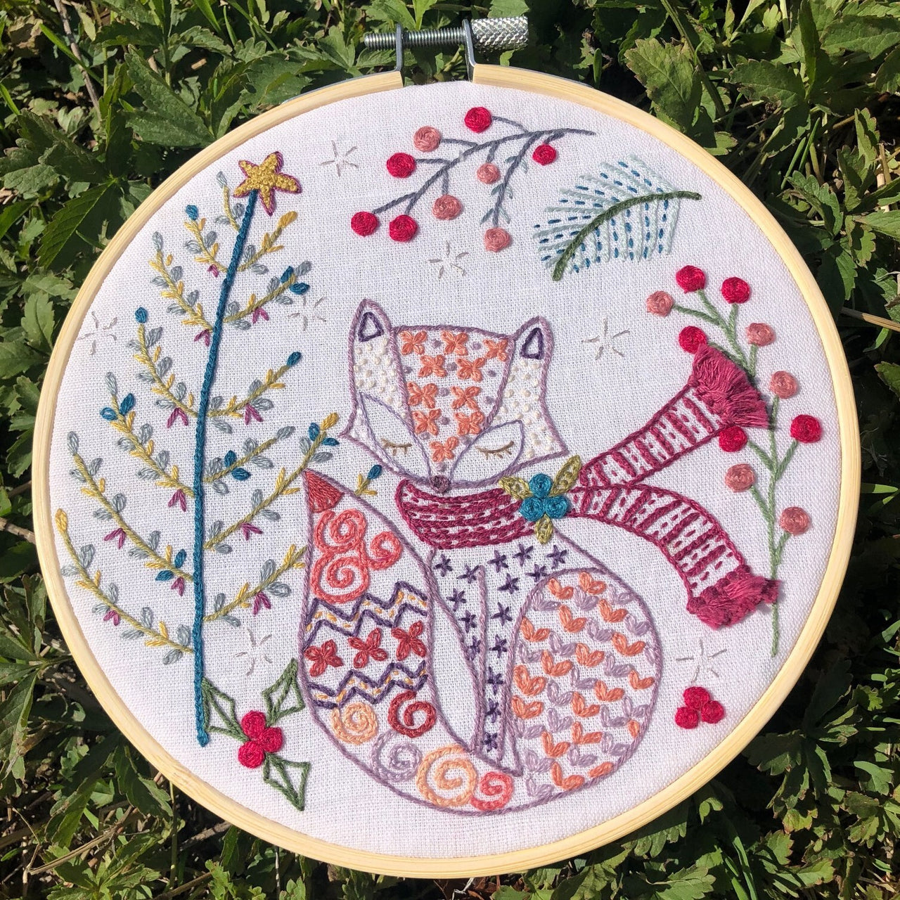 Un Chat Dans L'Aiguilles Madame Fox Embroidery Kit - 21x21cm