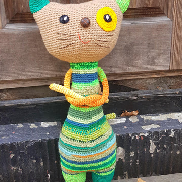 Scrap yarn cat